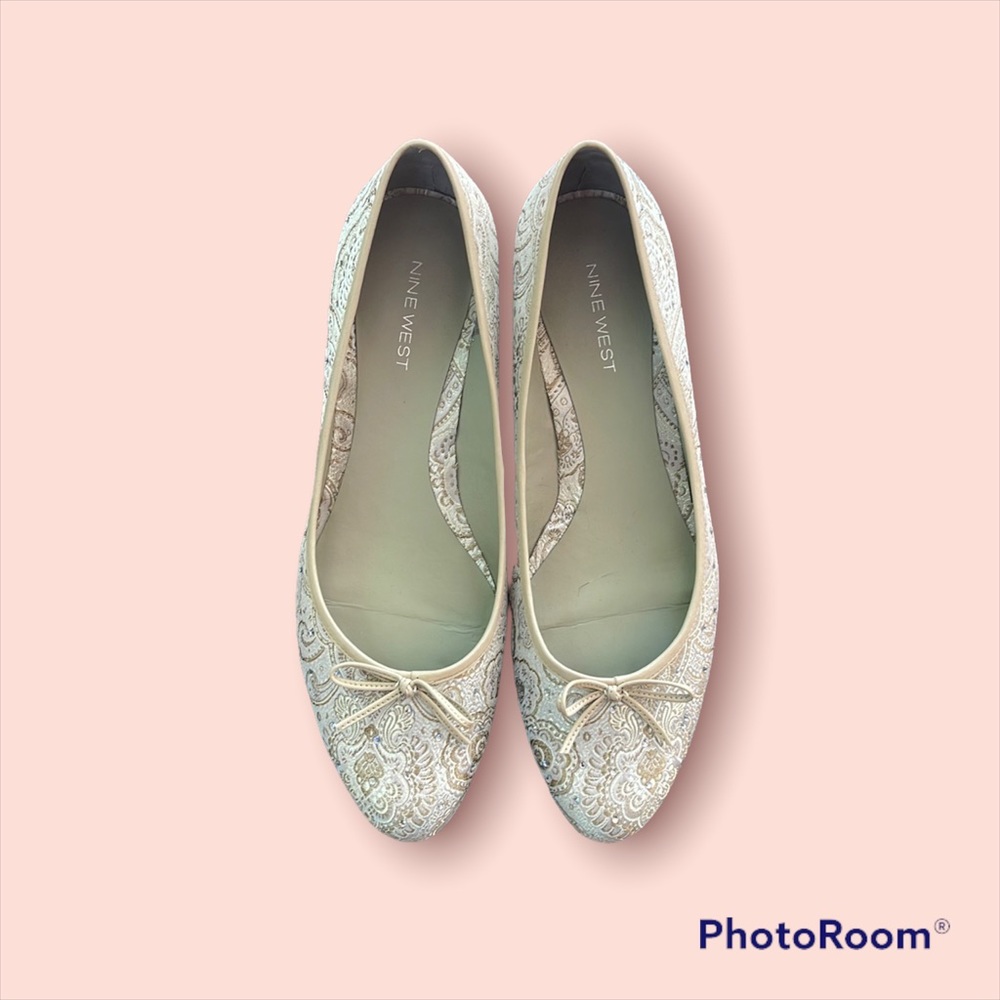 9 West SIZE 9.5 M SILVER PAISLEY FLATS